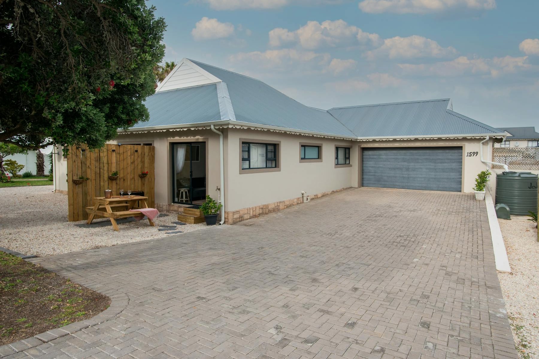Concrete courtyard completed in Pyes Pa